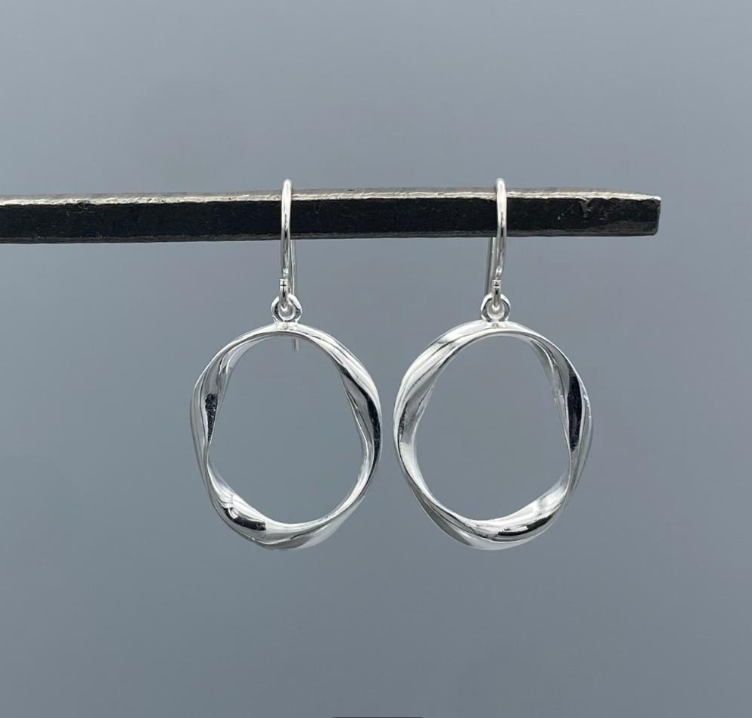 ES148 | Silver Wavy Open Circle Earrings
