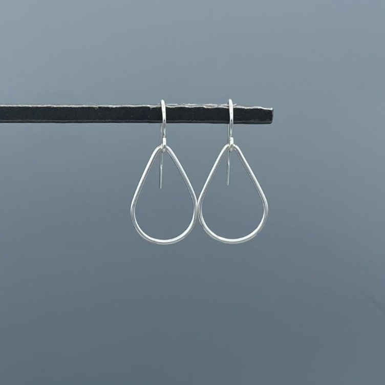 ES352 | Silver Small Open Teardrop Earrings