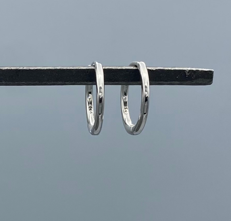 HS171 | Silver Medium Simple Huggie Earrings