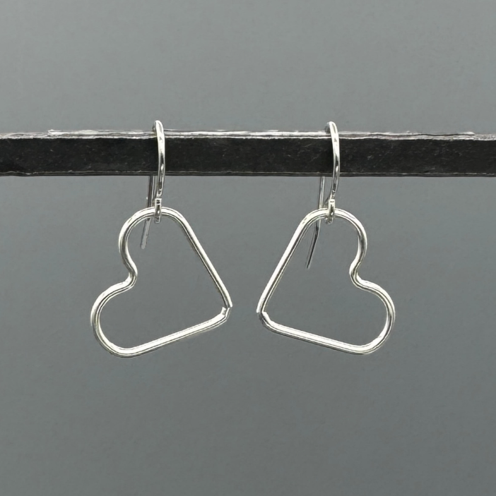 ES646 | Silver Heart Outline Earrings