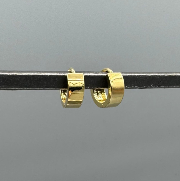 HG570 | Gold Filled Basic Flat Clicker Huggie Earrings