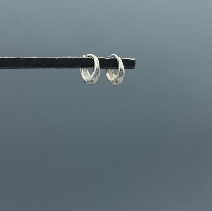 HS1216 | Silver Mini Tapered Huggie Earrings