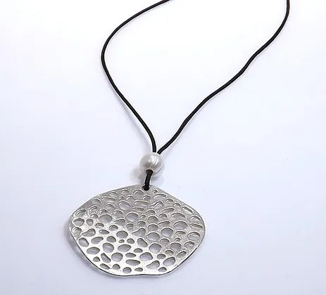 Pod w/Pearl Pendant Necklace