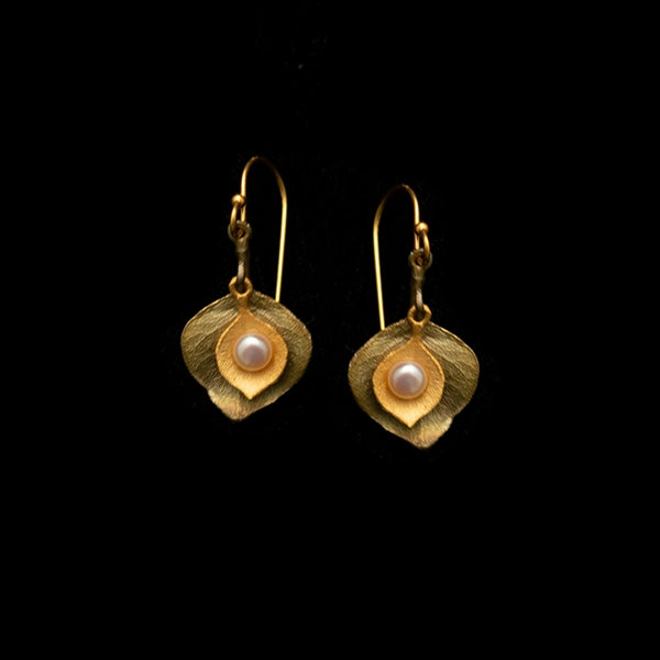 Round Leaf Eucalyptus Earrings - Pearl Wire