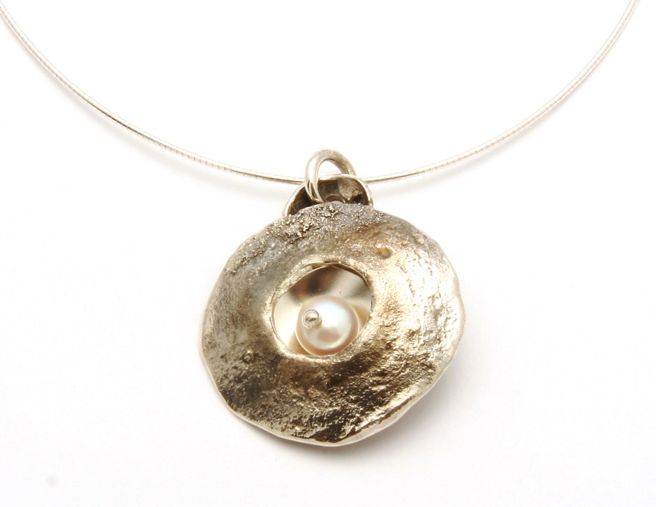 Reticulated Series Pendant w/Pearl Necklace