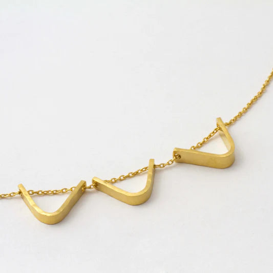 Vague Necklace