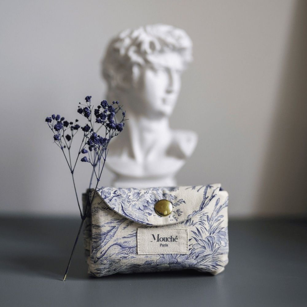 Classic Pouch with 6 Handkerchiefs - Toile de Jouy Blue