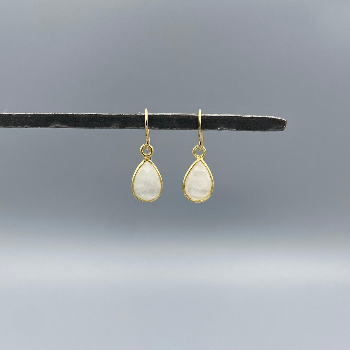 EG117MO | Gold Filled Moonstone Teardrop Earrings