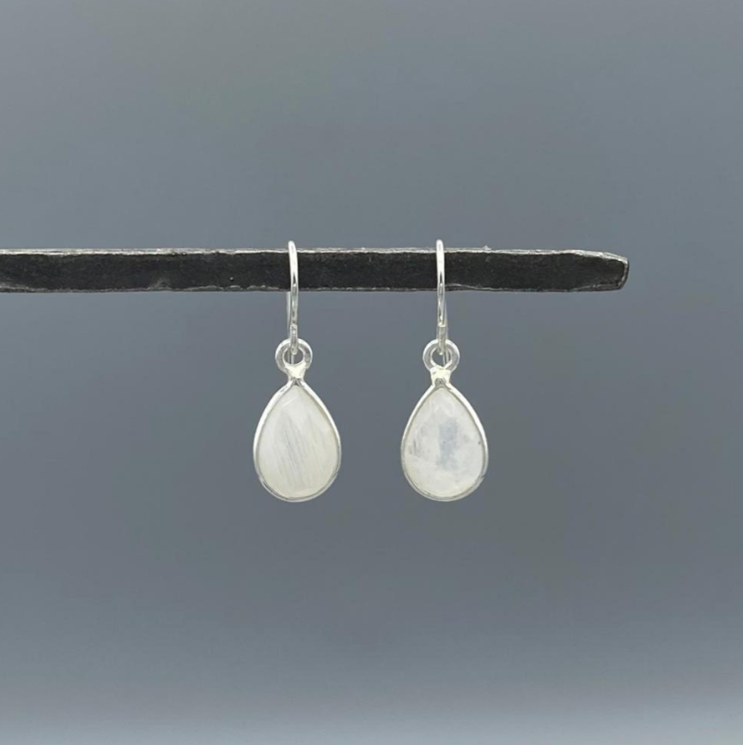 ES117MO | Silver Moonstone Teardrop Earrings