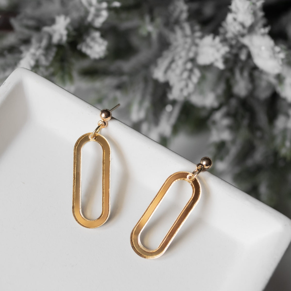 Dainty Oval Earrings (gold)