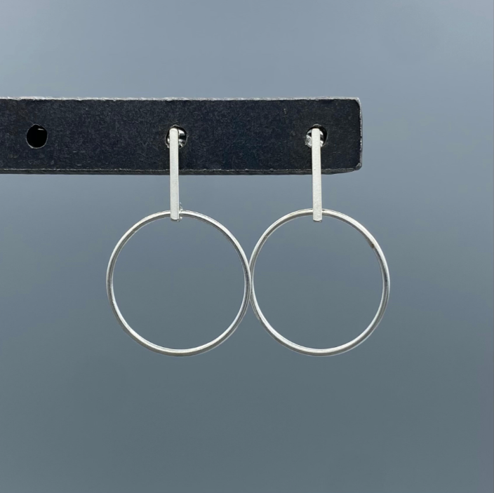 ES255 | Silver Bar & Circle Post Earrings
