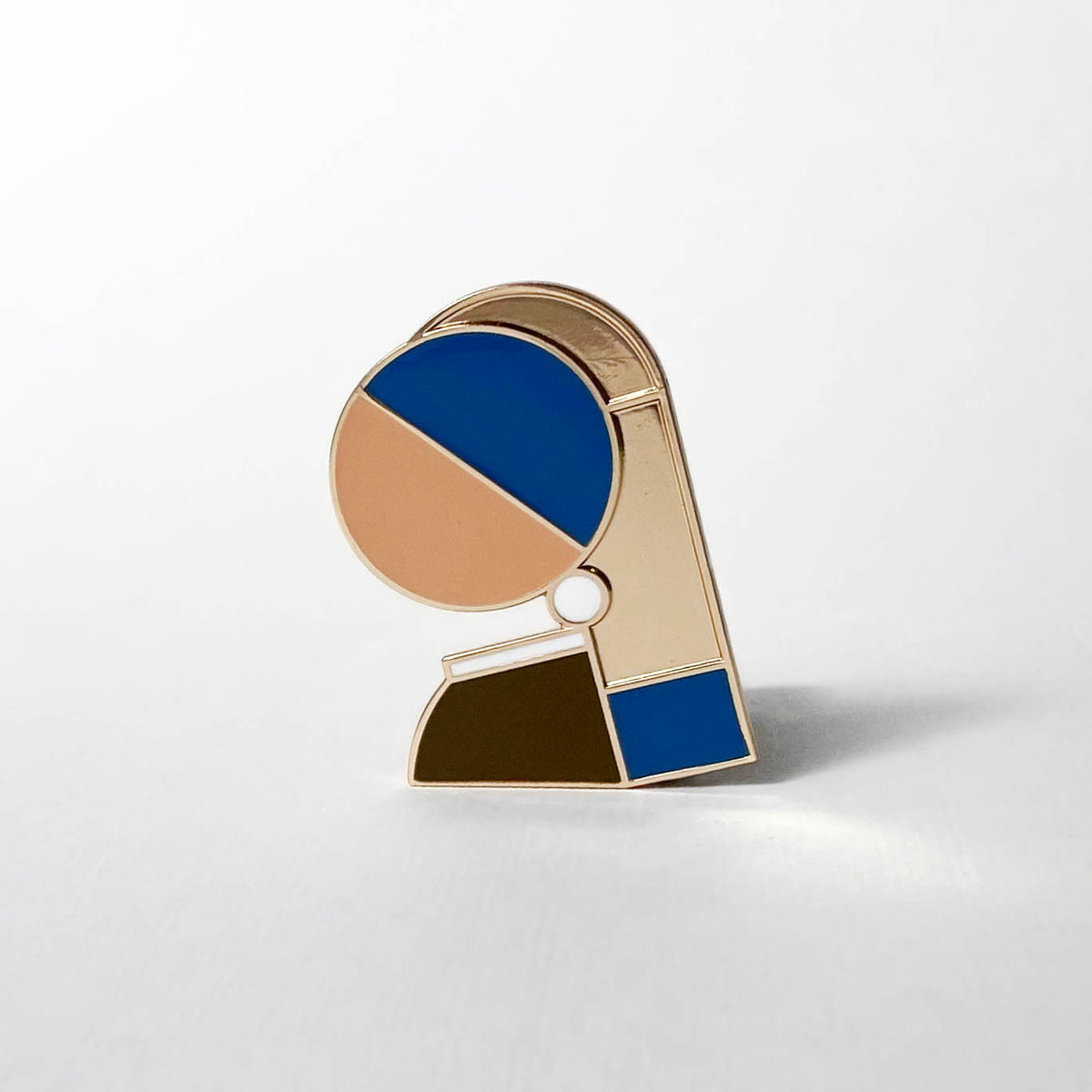 Girl with a Pearl Earrings brooch