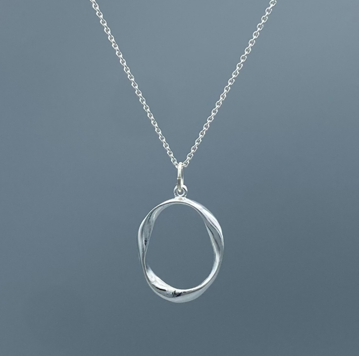 NS307 | Silver Wavy Oval Necklace