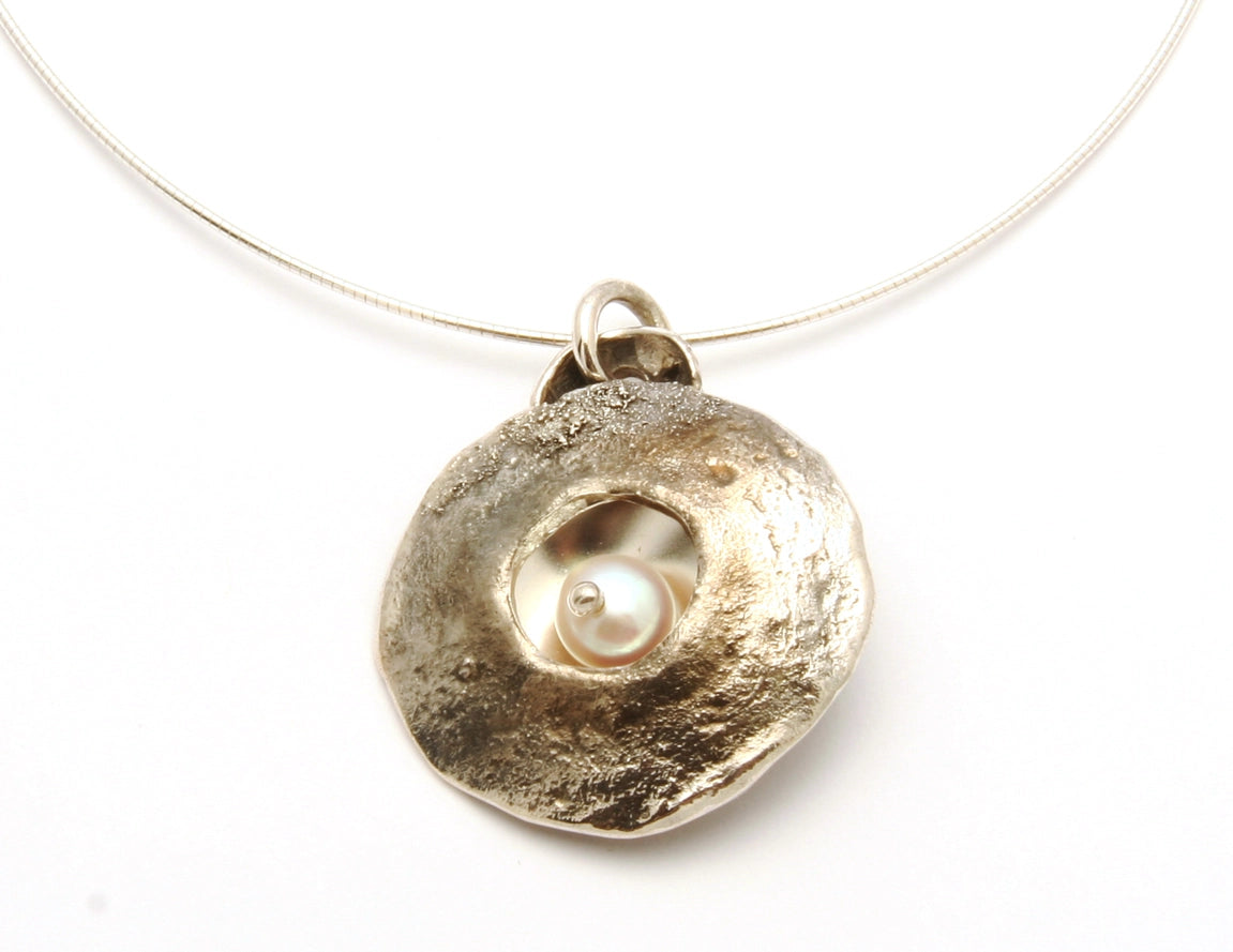 Reticulated Series Pendant w/Pearl in Motion Necklace