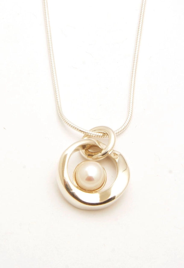 Pearl Pendant w/Chain Necklace