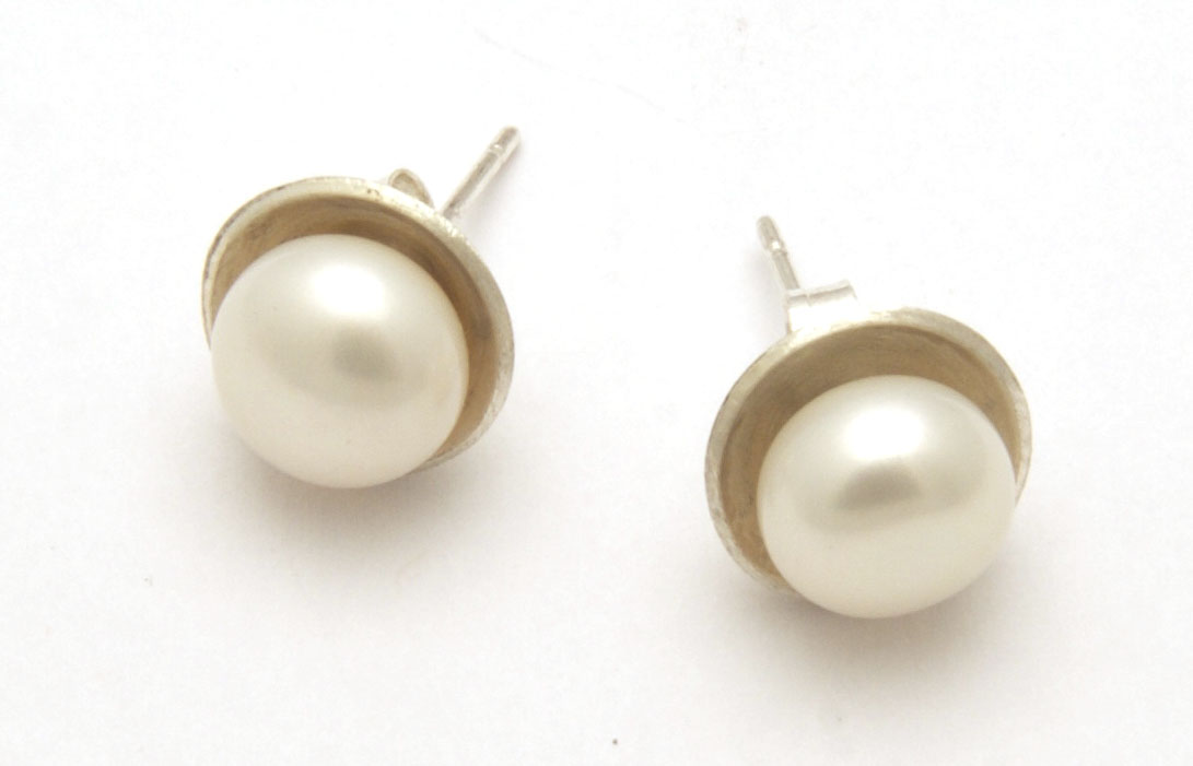 Pearl Stud Earrings (bronze)