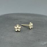 STG682 | Gold Filled Enamel Daisy Post Earrings